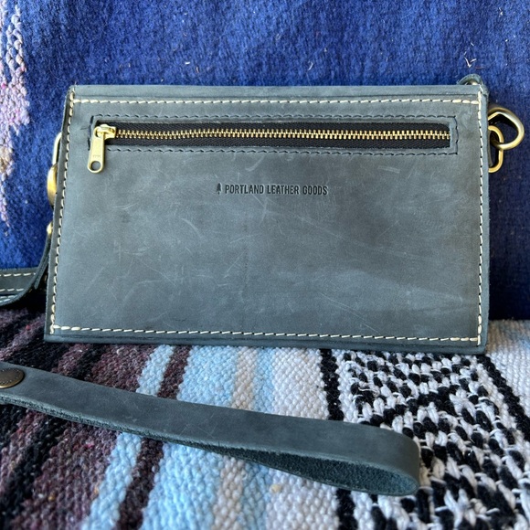 Portland Leather Gray Crossbody Bag - Picture 3 of 6